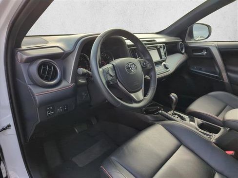 Used 2016 Toyota RAV4 SE image 10
