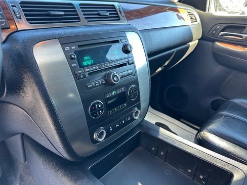 Used 2007 GMC Yukon XL SLT w/ SLT Preferred Equipment Group image 26