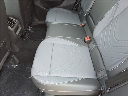 New 2026 Volkswagen Tiguan SE image 11