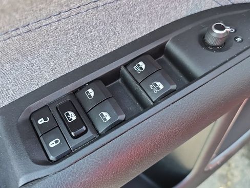 Used 2024 Jeep Compass Latitude AWD/4WD image 8