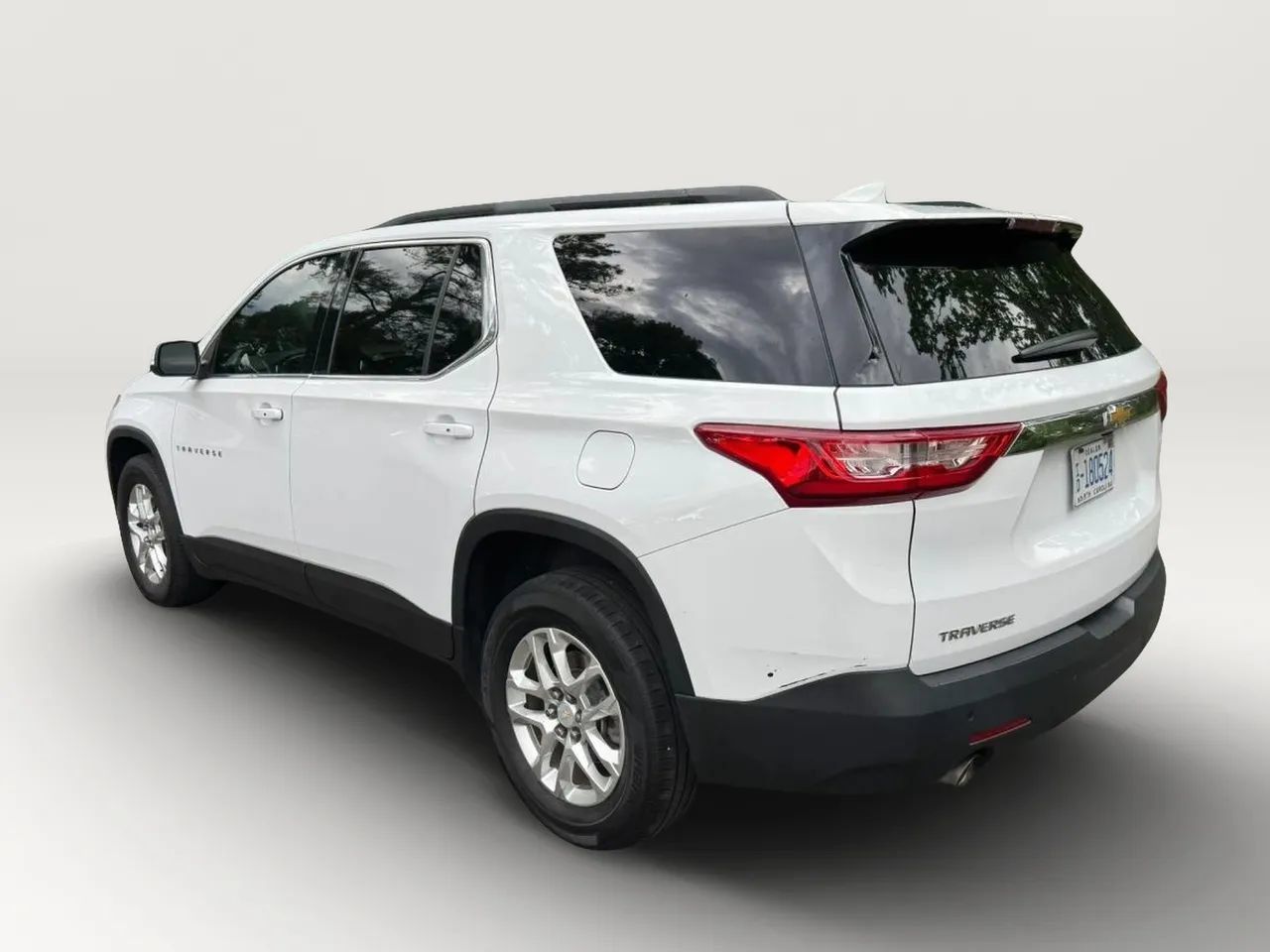Used 2021 Chevrolet Traverse LT FWD image 4
