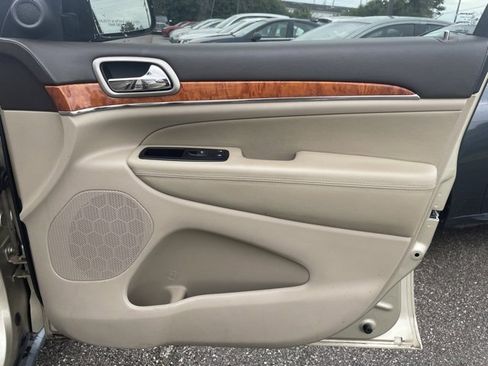 Used 2011 Jeep Grand Cherokee Overland image 23