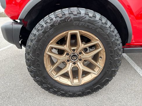 Used 2023 Ford Bronco Badlands image 19