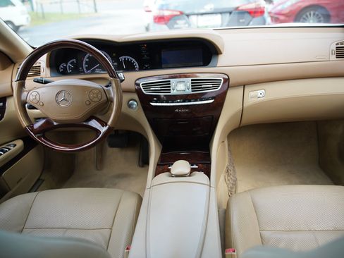 Used 2013 Mercedes-Benz CL 550 4MATIC image 2