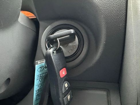 Used 2018 Nissan Frontier SV image 18