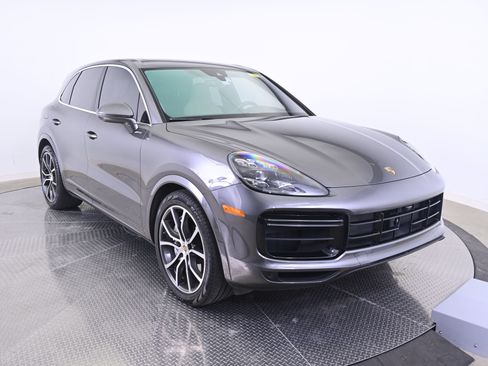 Certified 2023 Porsche Cayenne Turbo AWD/4WD image 9