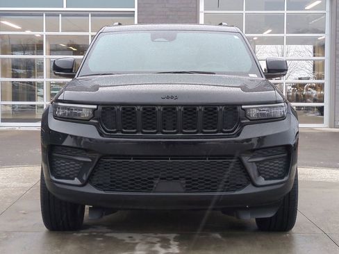 Used 2023 Jeep Grand Cherokee Altitude image 10