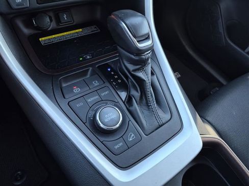 Used 2021 Toyota RAV4 Limited image 45