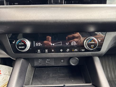 Used 2022 Mitsubishi Outlander SE AWD/4WD image 17