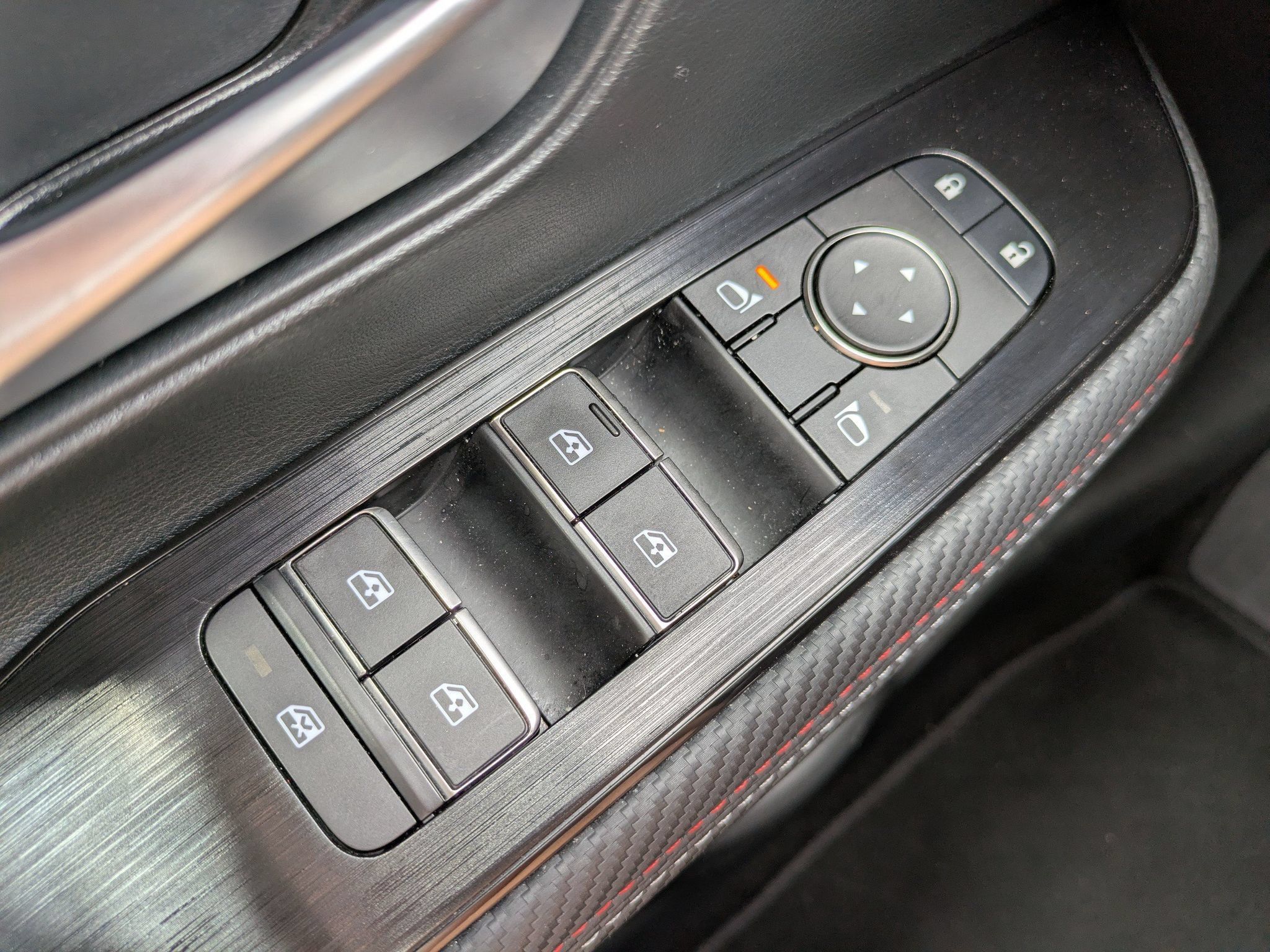 Used 2025 Nissan Kicks SR AWD/4WD image 23