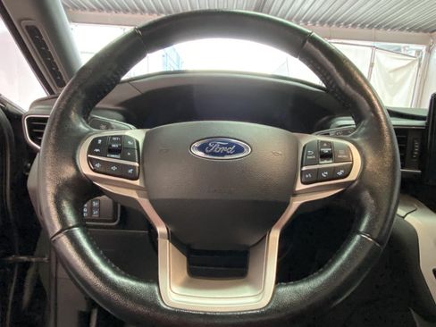 Used 2022 Ford Explorer XLT w/ Equipment Group 202A AWD/4WD image 31