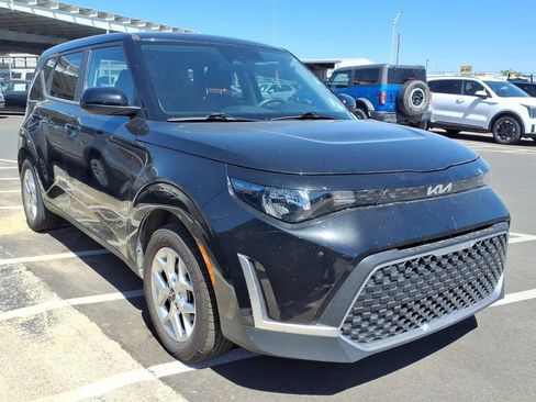 Used 2024 Kia Soul LX w/ Option Group 015 FWD image 1