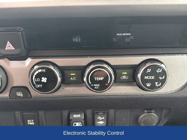 Used 2018 Toyota Tacoma SR5 AWD/4WD image 15
