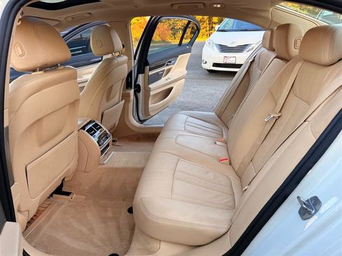 Used 2016 BMW 740i image 26