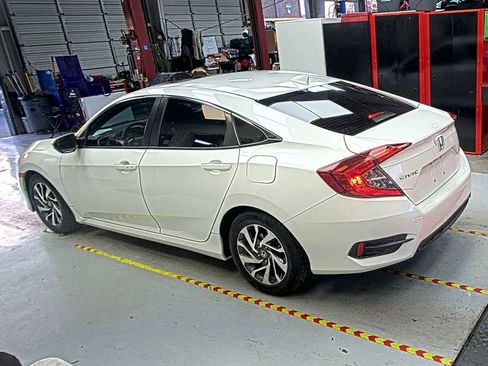 Used 2018 Honda Civic EX image 3