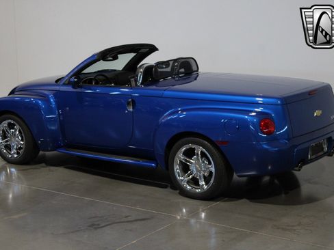 Used 2006 Chevrolet SSR w/ Preferred Equipment Group image 12
