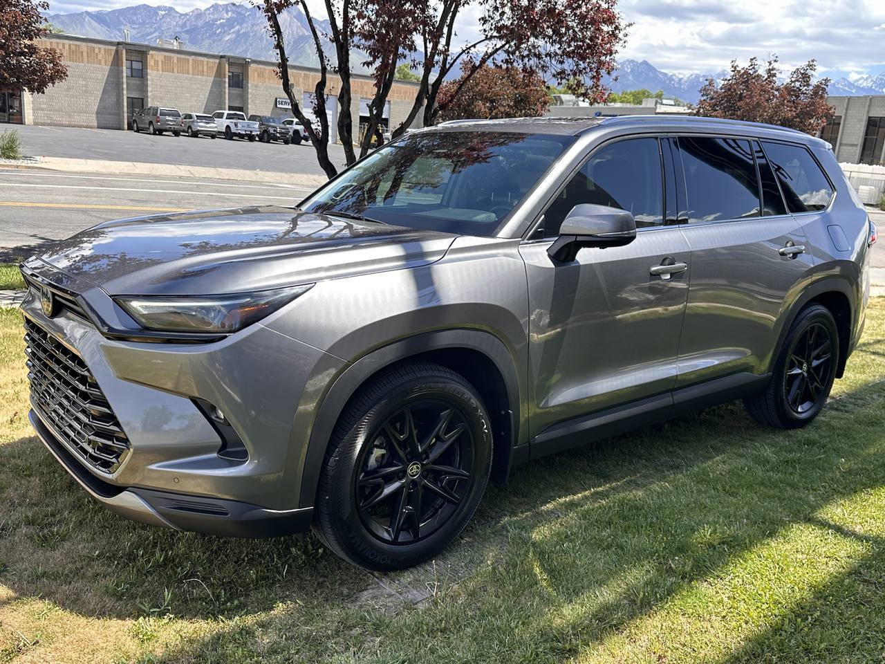 Used 2025 Toyota Grand Highlander AWD Hybrid w/ Blackout Package (GST) image 11