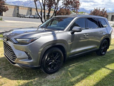 Used 2025 Toyota Grand Highlander AWD Hybrid image 11