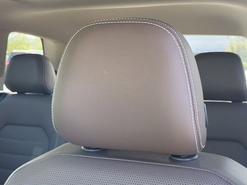 Used 2025 Volkswagen Atlas SEL AWD/4WD image 14