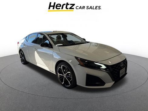 Used 2025 Nissan Altima 2.5 SR image 1