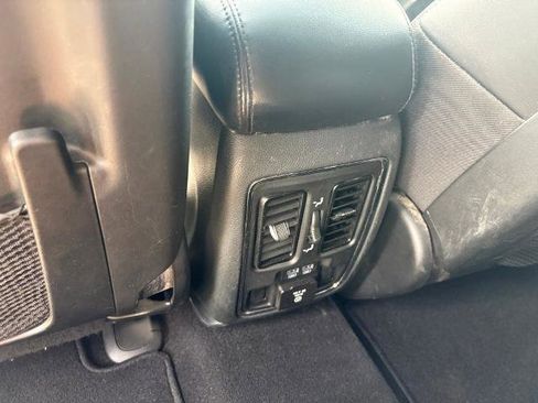 Used 2020 Jeep Grand Cherokee Limited AWD/4WD image 25