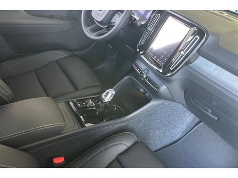 New 2026 Volvo XC40 B5 Plus w/ Climate Package AWD/4WD image 17