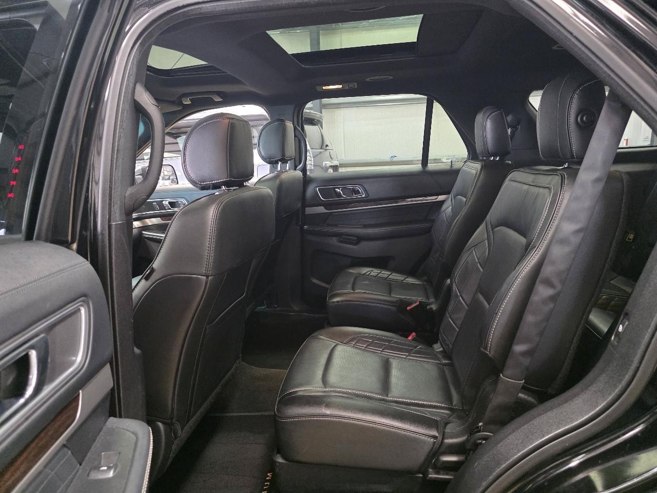 Used 2017 Ford Explorer Platinum AWD/4WD image 19