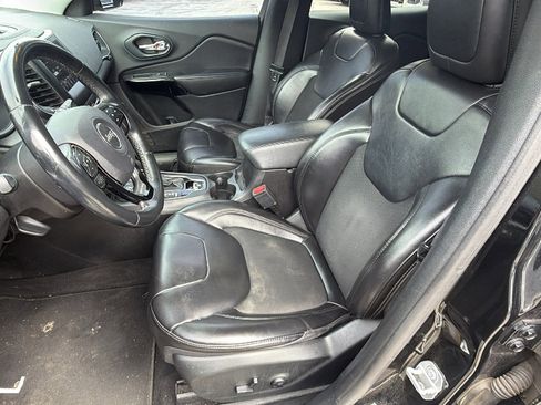 Used 2019 Jeep Cherokee Latitude Plus image 16