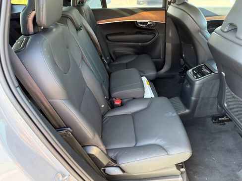 Used 2025 Volvo XC90 T8 Plus w/ Protection Package Premier AWD/4WD image 18