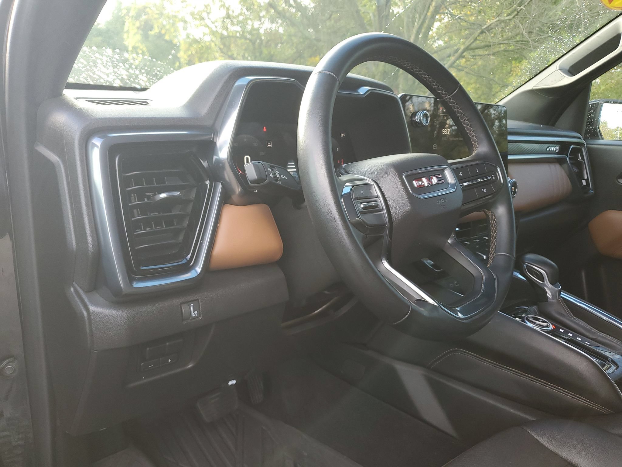 Used 2024 GMC Canyon AT4 w/ Canyon Safety Plus Package AWD/4WD image 17