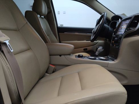 Used 2018 Jeep Grand Cherokee Limited AWD/4WD image 21