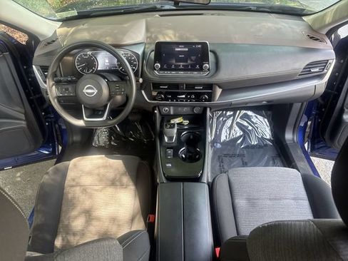 Used 2023 Nissan Rogue SV FWD image 9