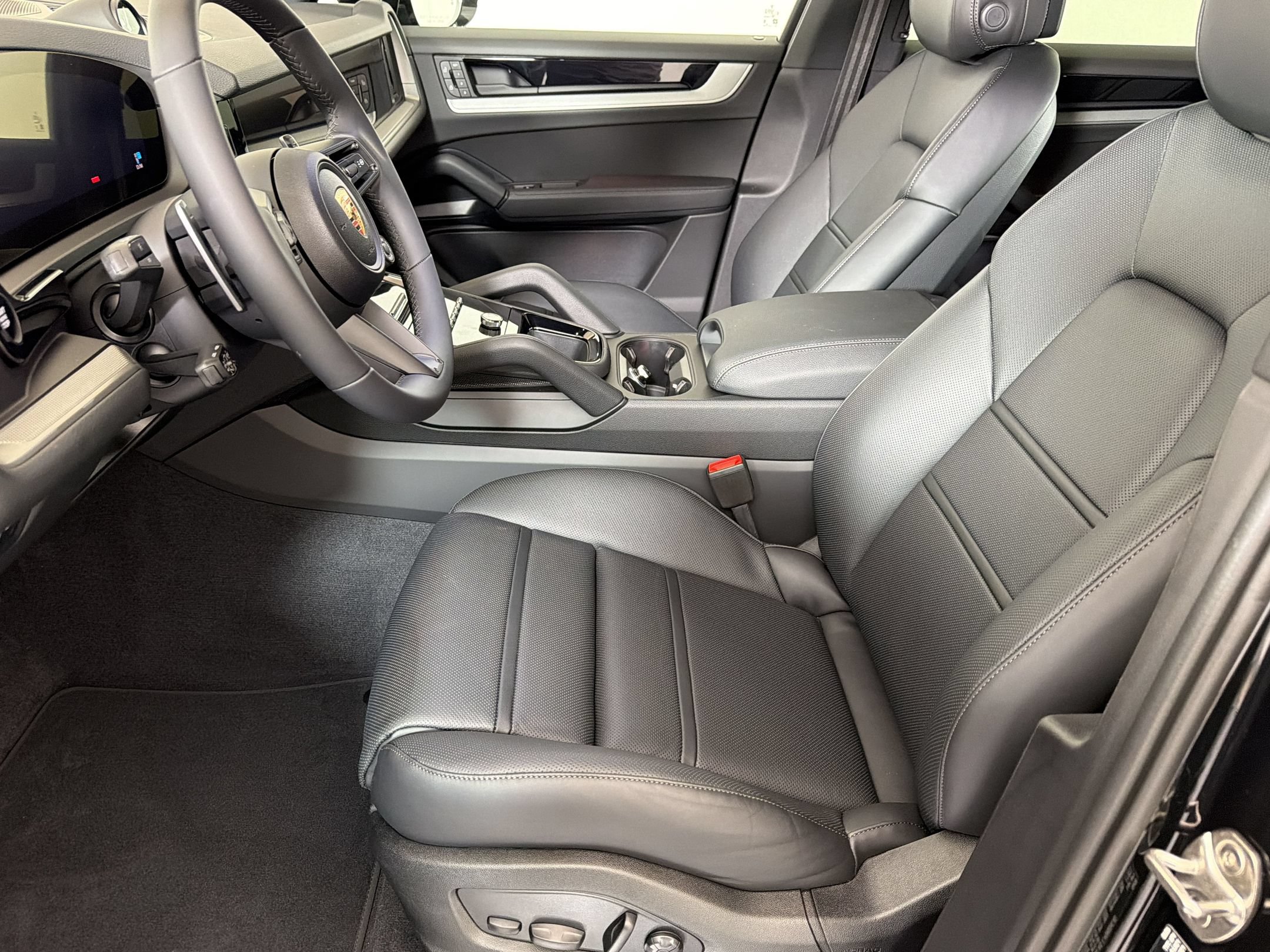 Used 2026 Porsche Cayenne Coupe AWD/4WD image 5