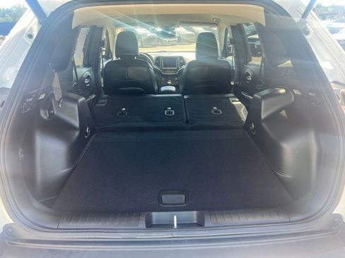 Used 2021 Jeep Cherokee Trailhawk w/ Premium Leather Package AWD/4WD image 19