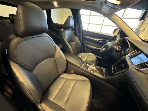 Certified 2025 INFINITI QX50 Luxe image 24