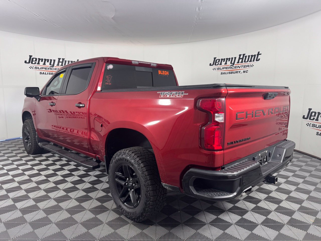 Used 2024 Chevrolet Silverado 1500 LT Trail Boss w/ LT Trail Boss Premium Package AWD/4WD image 9