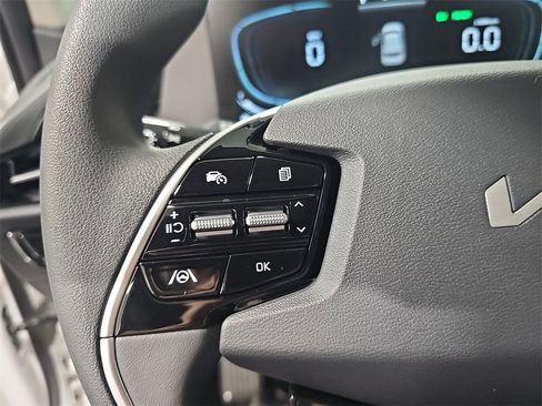 Used 2024 Kia Niro LX image 16