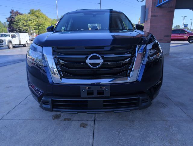 Used 2024 Nissan Pathfinder SV AWD/4WD image 9