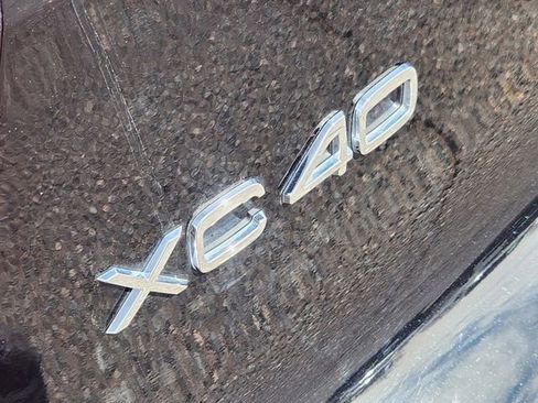 Certified 2025 Volvo XC40 B5 Plus AWD/4WD image 18