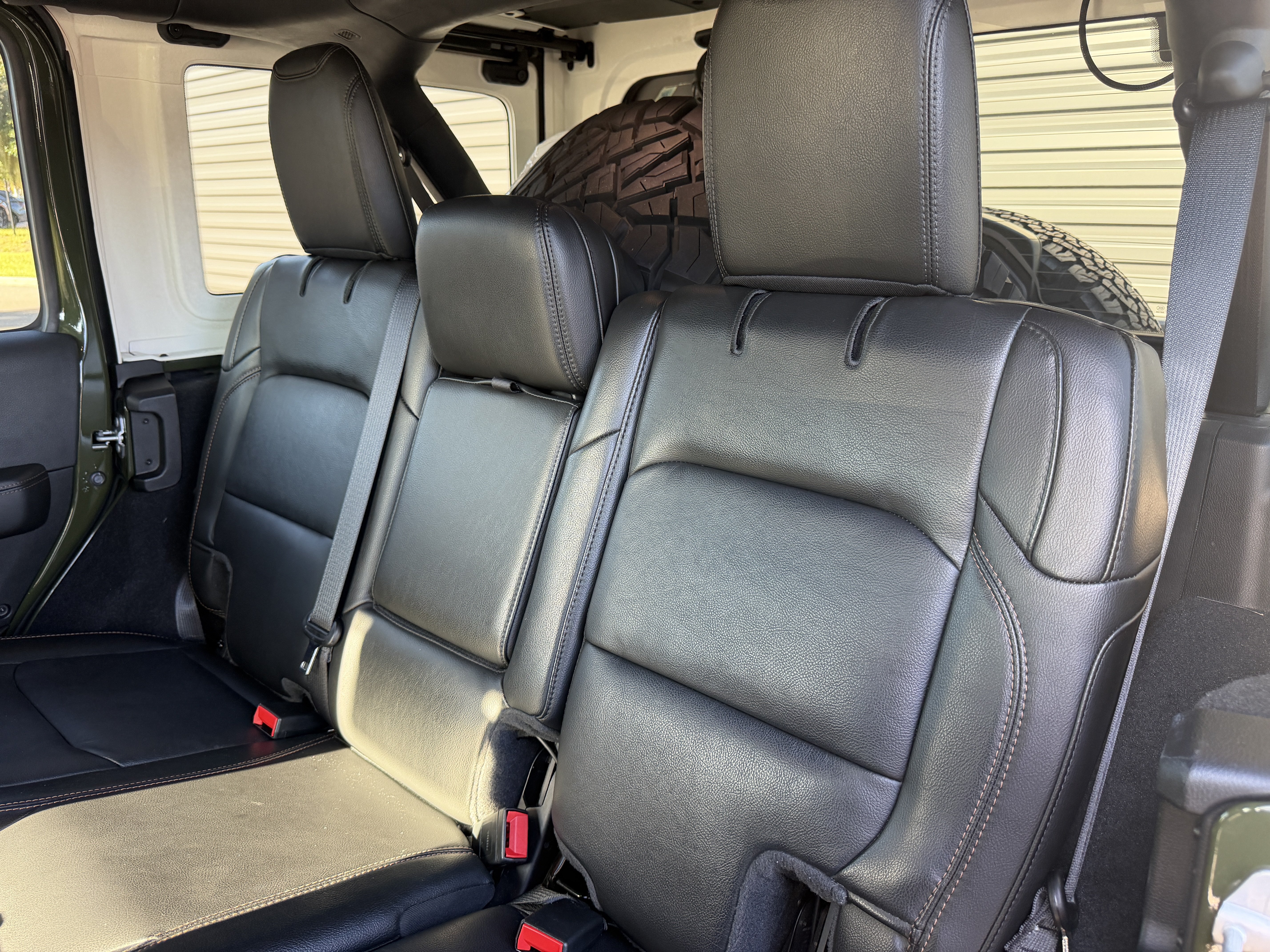 Used 2022 Jeep Wrangler Unlimited Rubicon AWD/4WD image 15
