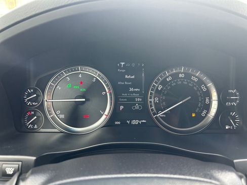 Used 2021 Lexus LX 570 4WD w/ Luxury Package image 14