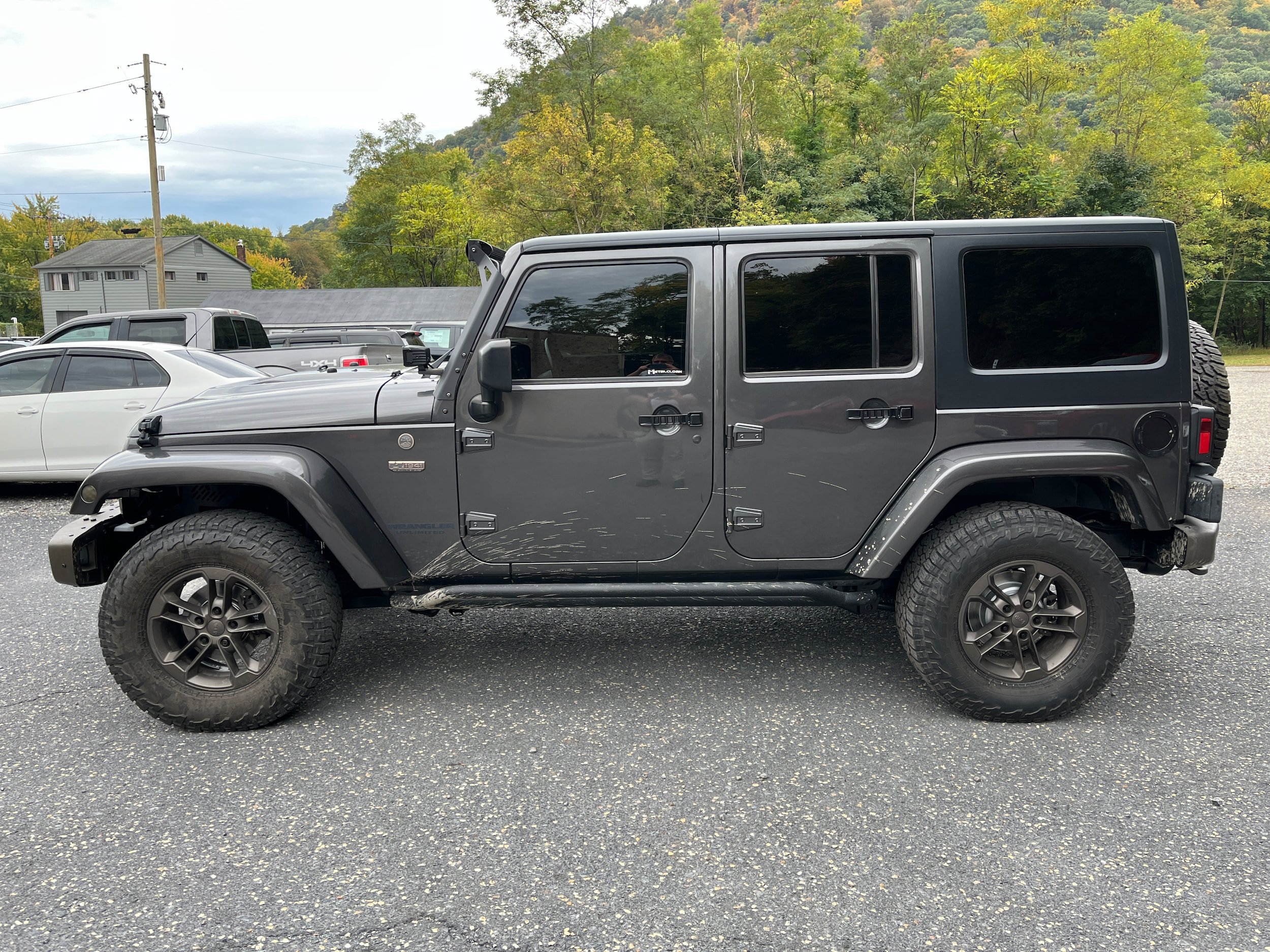 Used 2017 Jeep Wrangler Unlimited Sahara AWD/4WD image 10