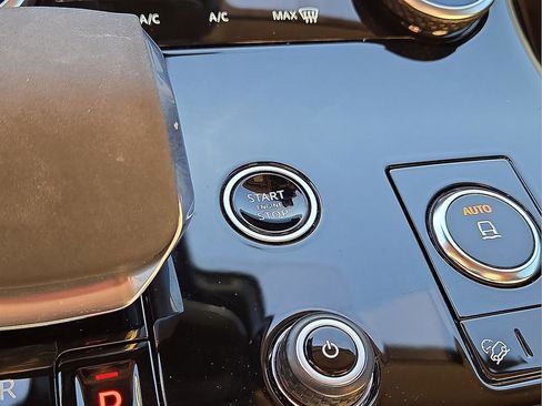 Used 2023 Land Rover Range Rover Sport SE Dynamic image 31