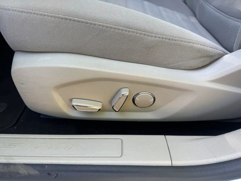 Used 2019 Ford Fusion SE image 16