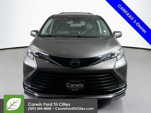 Used 2022 Toyota Sienna XLE image 4