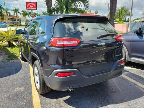 Used 2014 Jeep Cherokee Sport image 3
