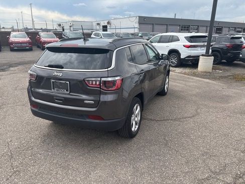 Used 2019 Jeep Compass Latitude w/ Cold Weather Group image 4