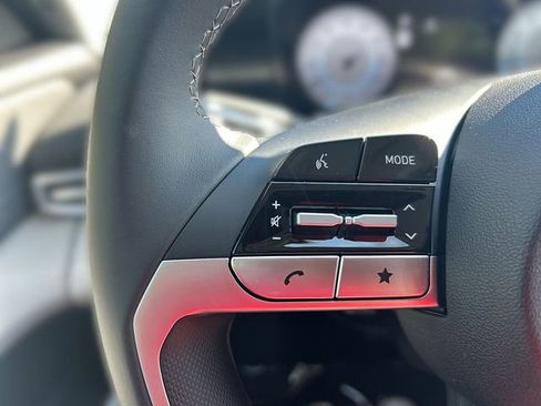 New 2025 Hyundai Elantra Limited FWD image 25