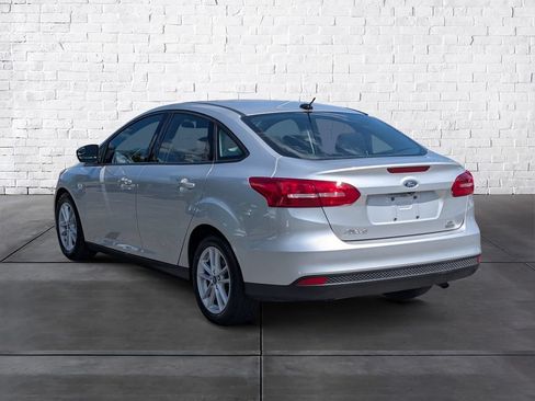 Used 2018 Ford Focus SE FWD image 5
