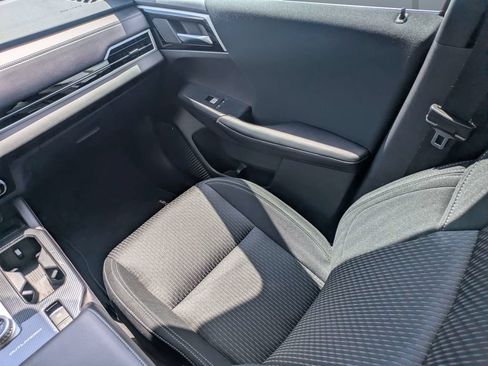 Used 2025 Mitsubishi Outlander ES FWD image 16